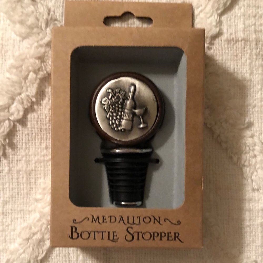 Prodyne Fine Metal Medallion Bottle Stopper - Picture 4 of 6